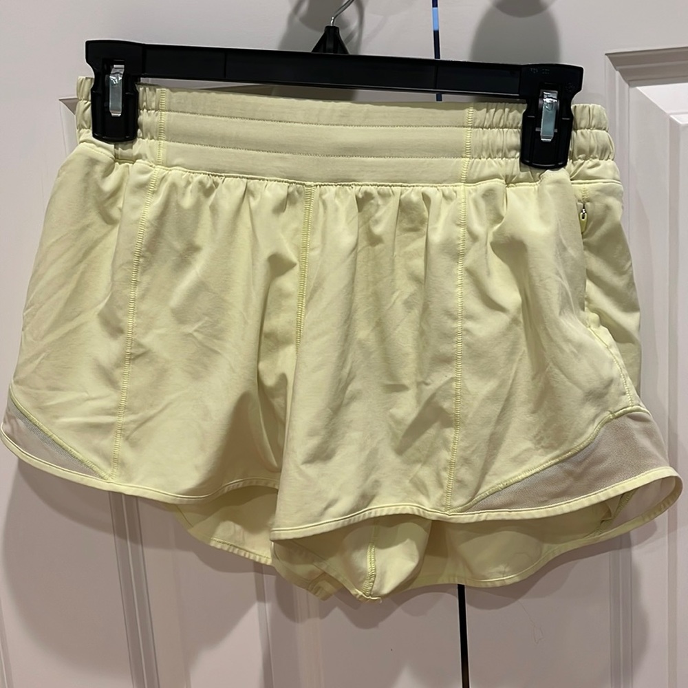 Lululemon hotty hot 4” highlighter yellow